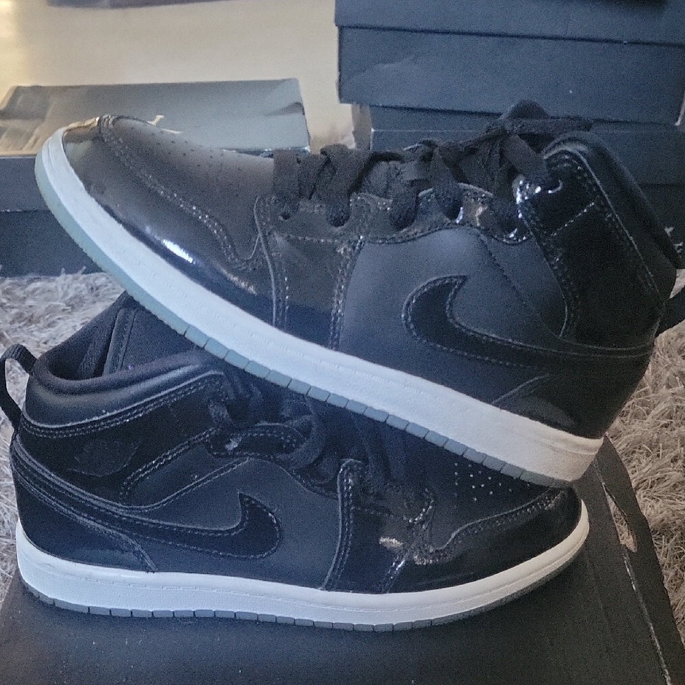Nike Kids Glossy Black Sneakers